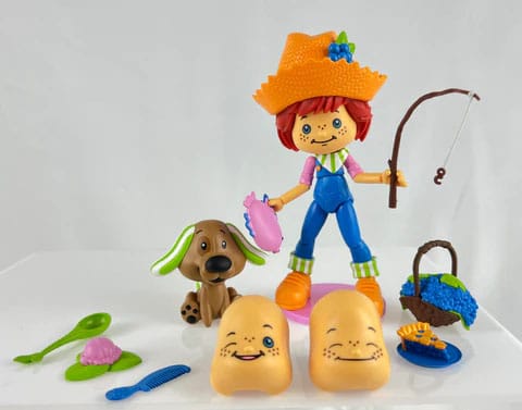 Strawberry Shortcake Action Figure Huckleberry Pie - MangaShop.ro