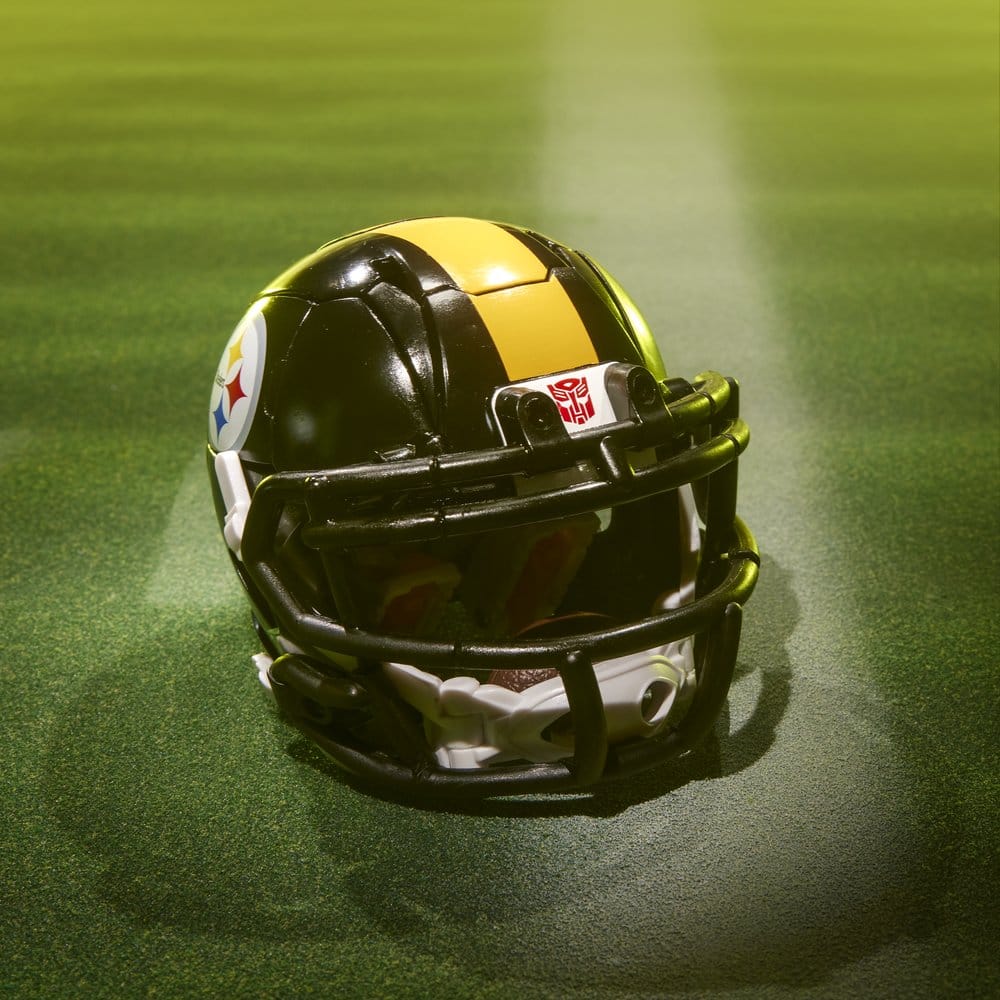 Transformers x NFL Action Figure Pittsburgh Steelers: Steelsmash 14 cm - MangaShop.ro