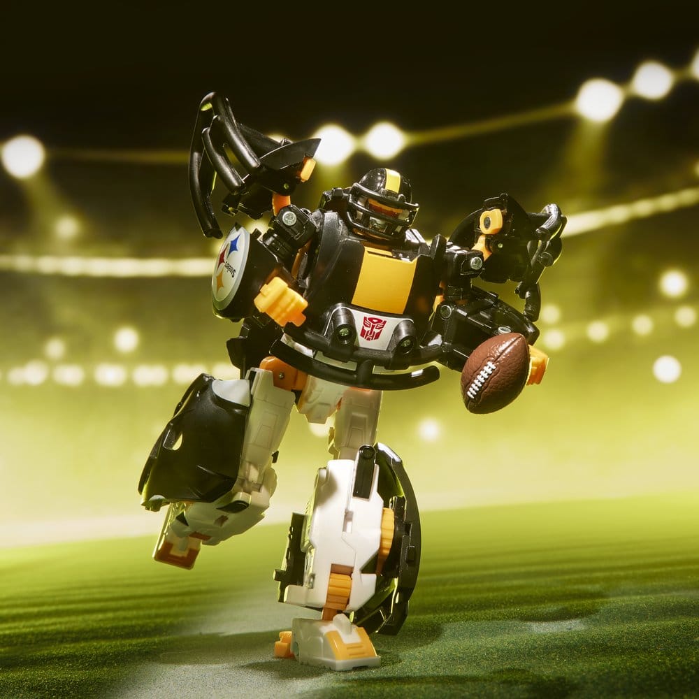 Transformers x NFL Action Figure Pittsburgh Steelers: Steelsmash 14 cm - MangaShop.ro