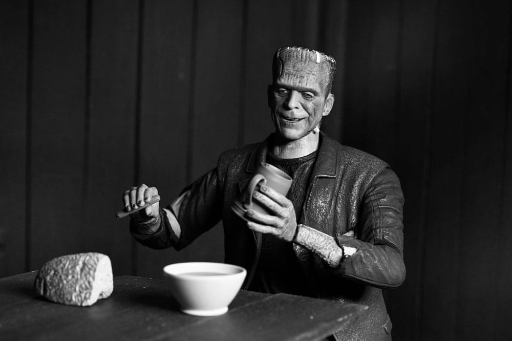 Universal Monsters Action Figure Ultimate Frankenstein's Monster (Bride of Frankenstein) (B&W) 18 cm - MangaShop.ro