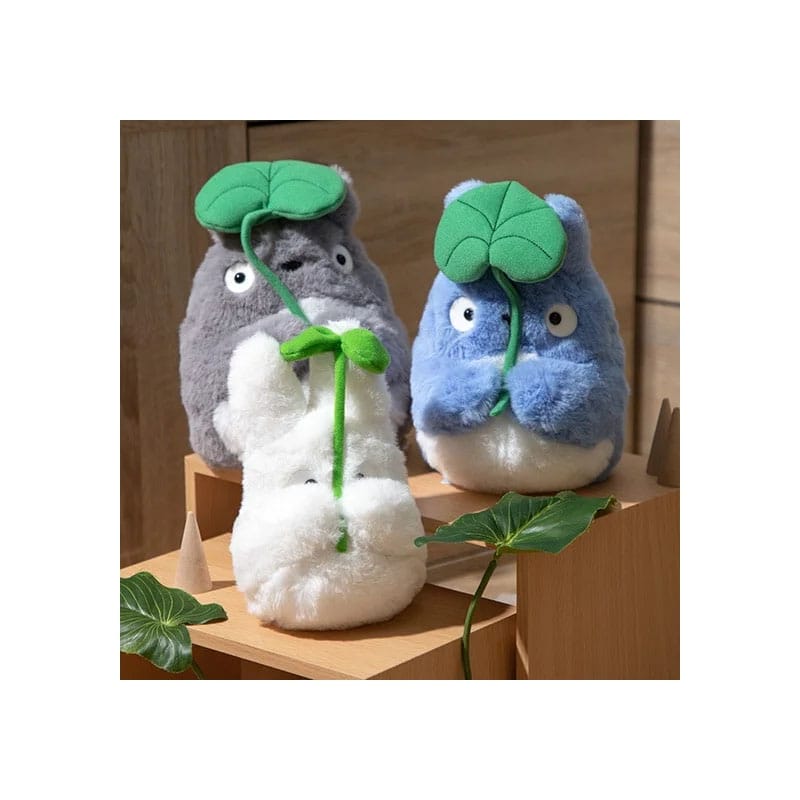 My Neighbor Totoro Nakayoshi Plush Figure Medium Totoro with leaf 20 cm - MangaShop.ro