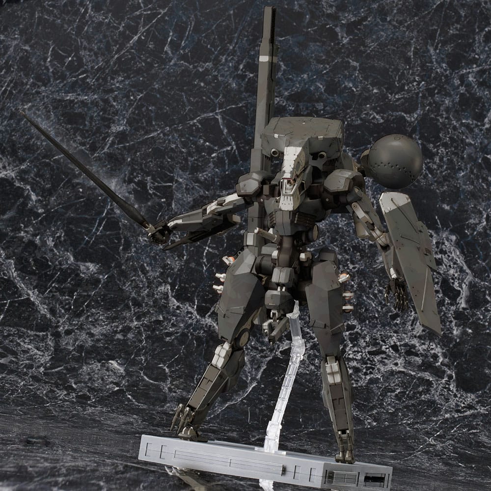 Metal Gear Solid V Plastic Model Kit 1/100 Metal Gear Sahelanthropus Black Ver. 36 cm - MangaShop.ro