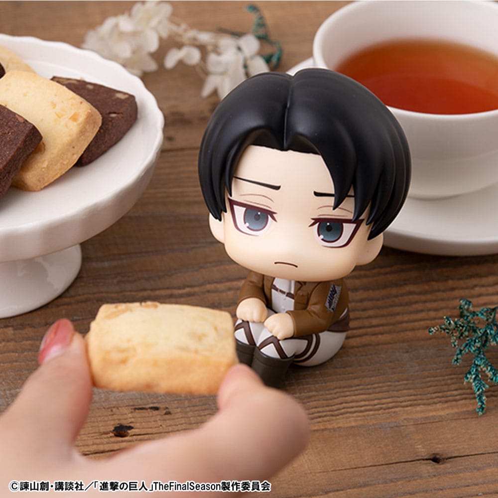 Attack on Titan Look Up PVC Statue Levi 11 cm - MangaShop.ro