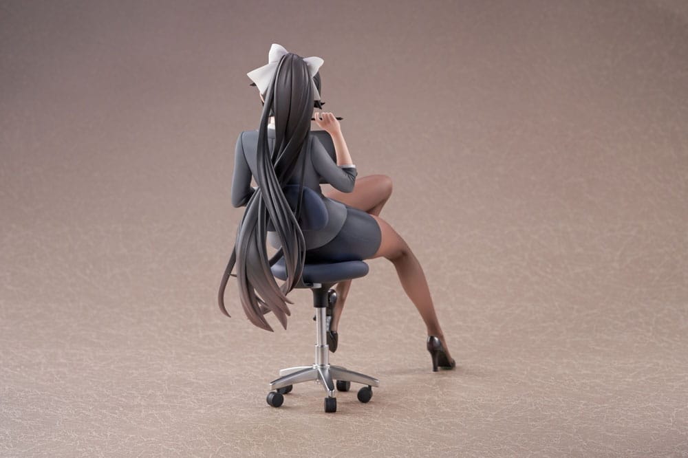 Azur Lane PVC Statue 1/6 Takao Ofiice Lady Ver. 18 cm - MangaShop.ro
