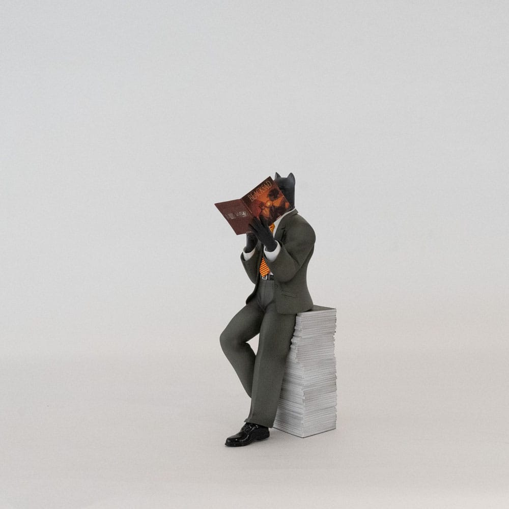 Blacksad: Blacksad on a Pile of Comics Figure - MangaShop.ro