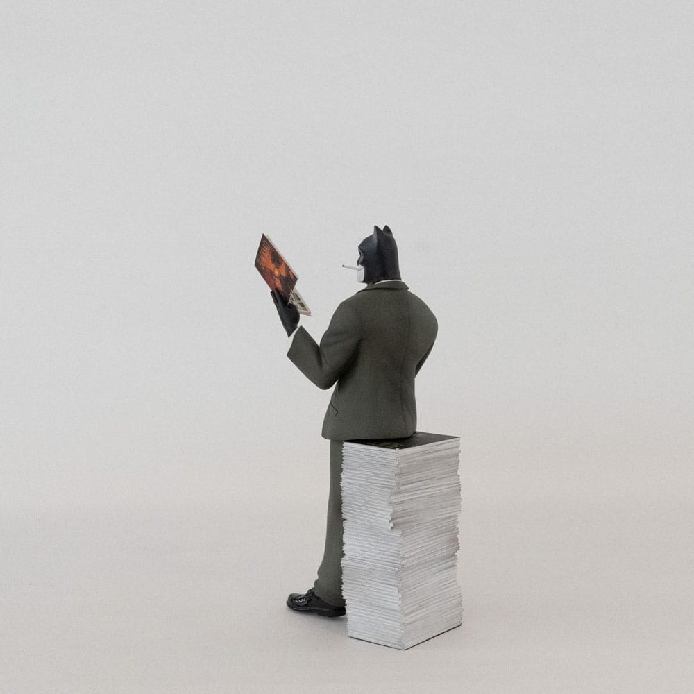 Blacksad: Blacksad on a Pile of Comics Figure - MangaShop.ro