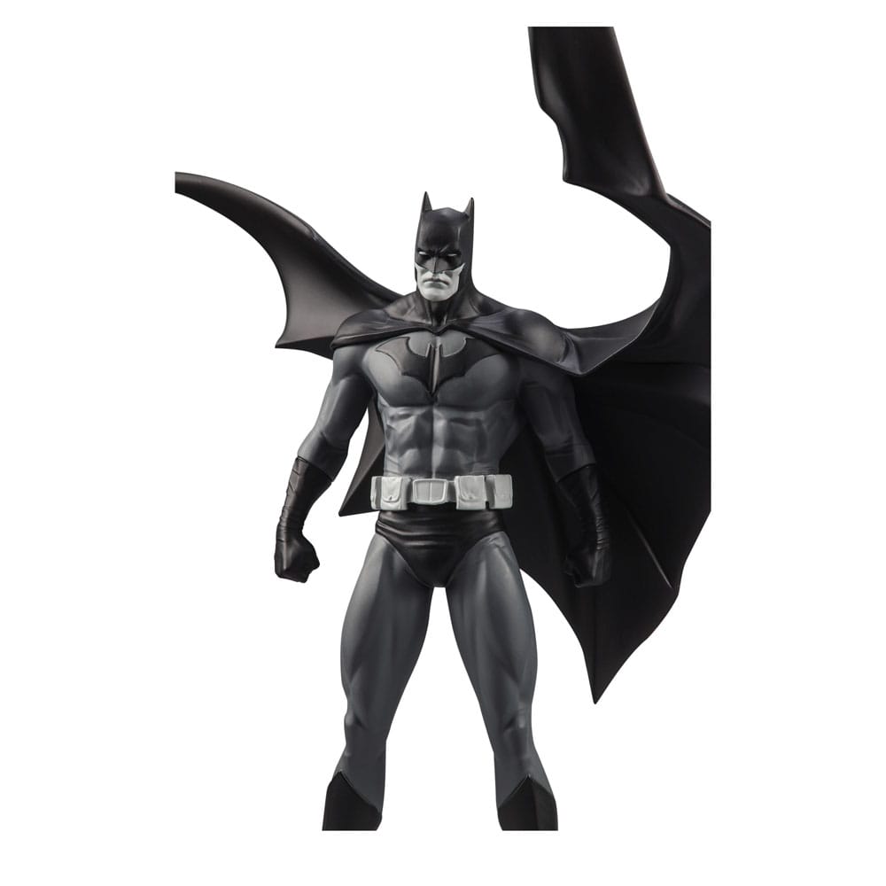 DC Direct  Statue Batman Black & White Batman (by Jorge Jimenez) 27 cm - MangaShop.ro