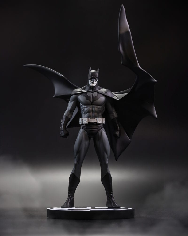 DC Direct  Statue Batman Black & White Batman (by Jorge Jimenez) 27 cm - MangaShop.ro