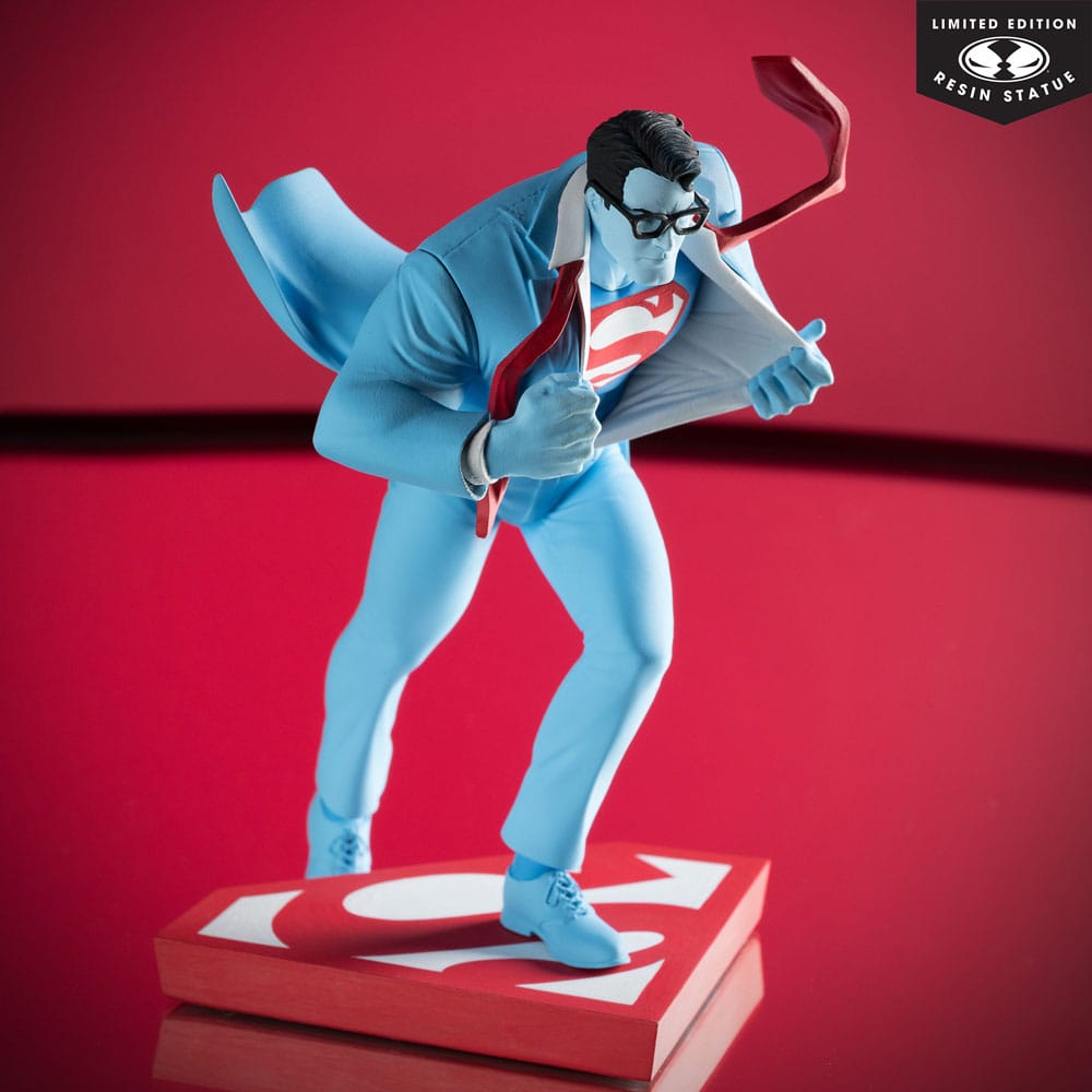 DC Direct Statue 1/10 Superman Red and Blue: Superman by Clayton Henry Limited Edition 16 cm - MangaShop.ro