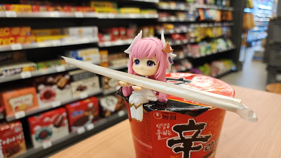 Goddess of Victory: Nikke Cup Noodle Holder PVC Statue Dorothy 9 cm - MangaShop.ro