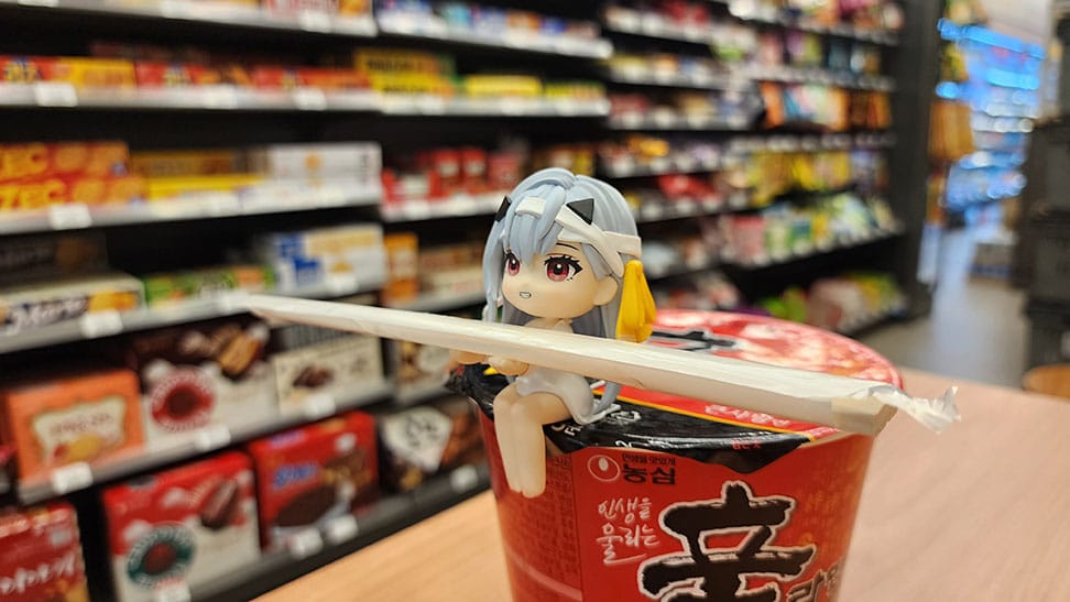 Goddess of Victory: Nikke Cup Noodle Holder PVC Statue Modernia 8 cm - MangaShop.ro