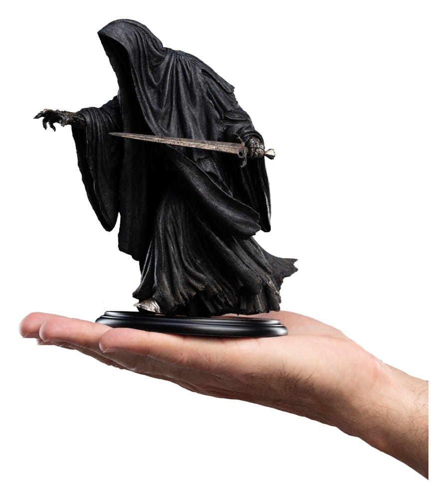 The Lord of the Rings Trilogy Mini Statue Ringwraith at the Prancing Pony 18 cm - MangaShop.ro