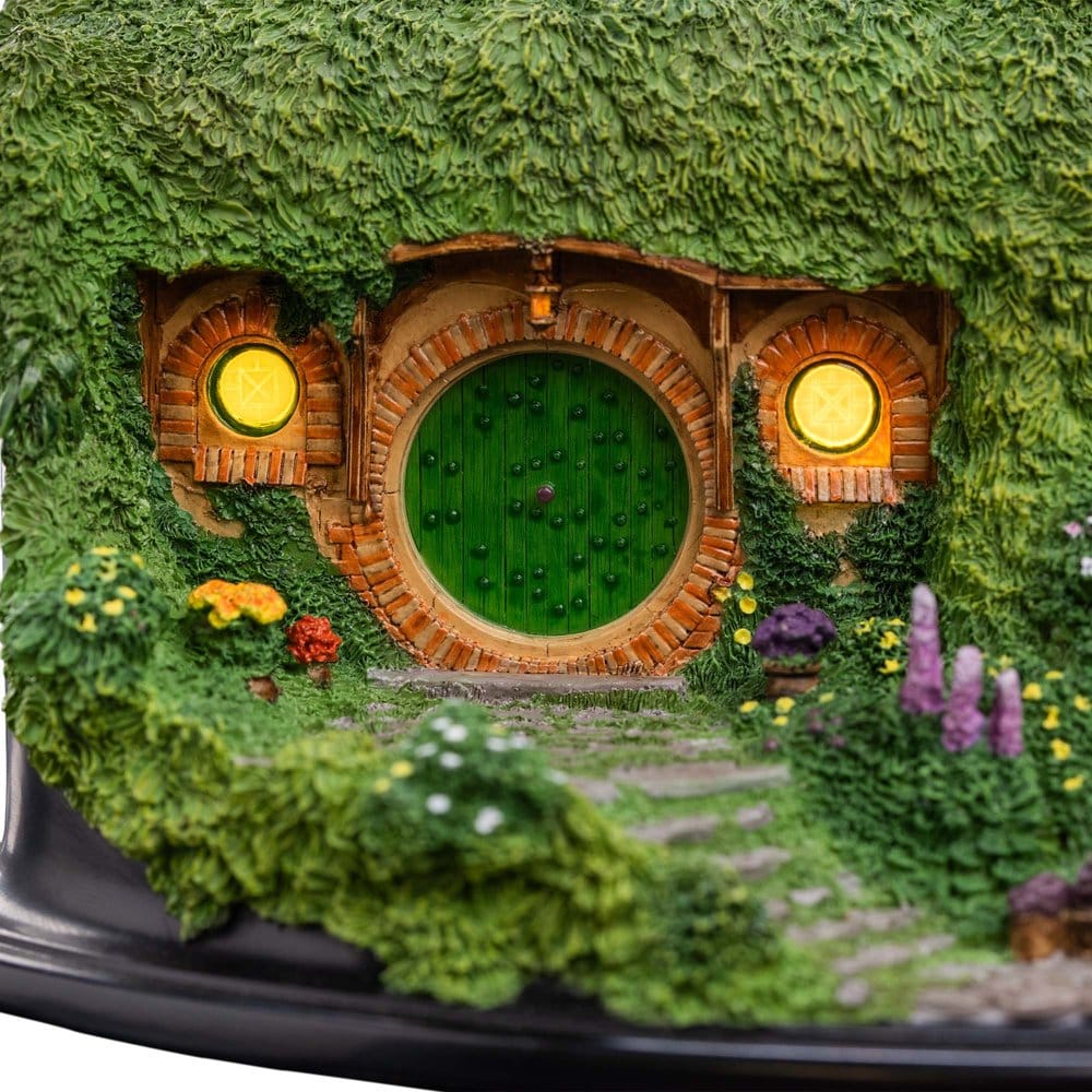 The Lord of the Rings Environment Hobbit Hole - Bag End - Illuminated Edition 7 cm - MangaShop.ro