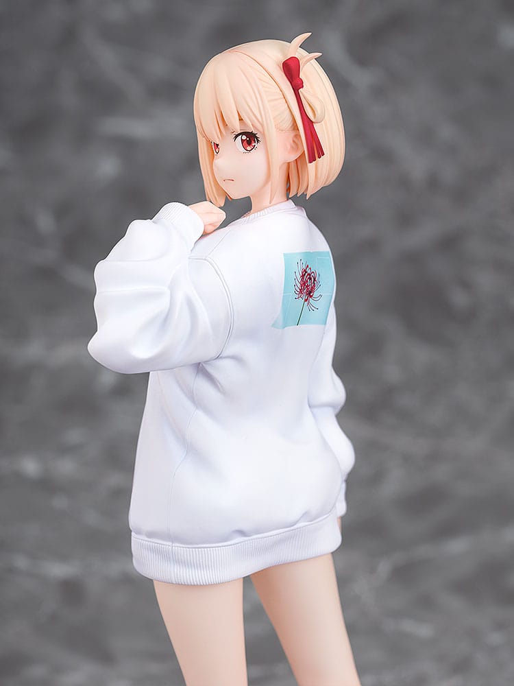 Lycoris Recoil PVC Statue 1/7 Chisato Nishikigi: Oversized Sweatshirt Ver. 25 cm - MangaShop.ro