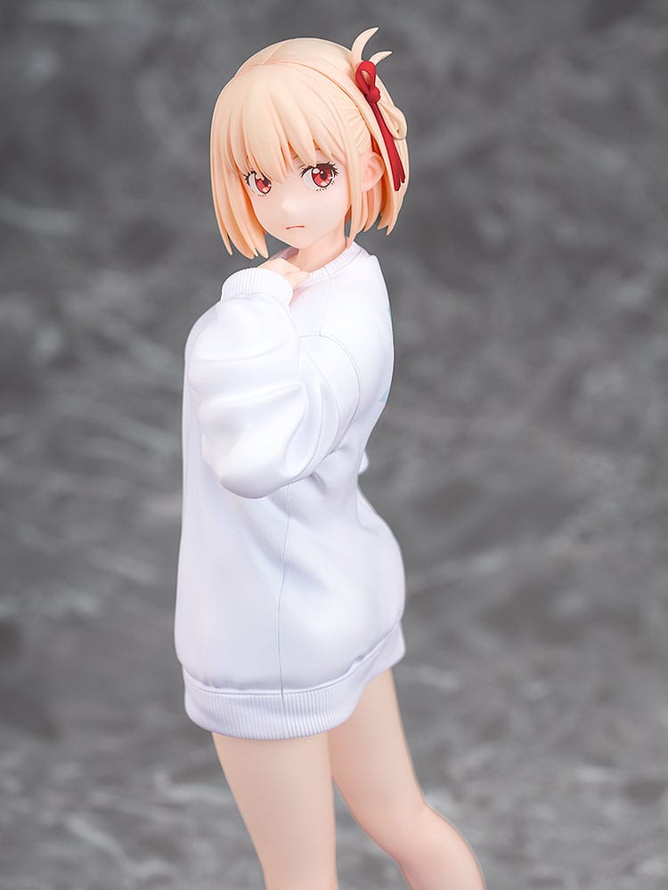 Lycoris Recoil PVC Statue 1/7 Chisato Nishikigi: Oversized Sweatshirt Ver. 25 cm - MangaShop.ro