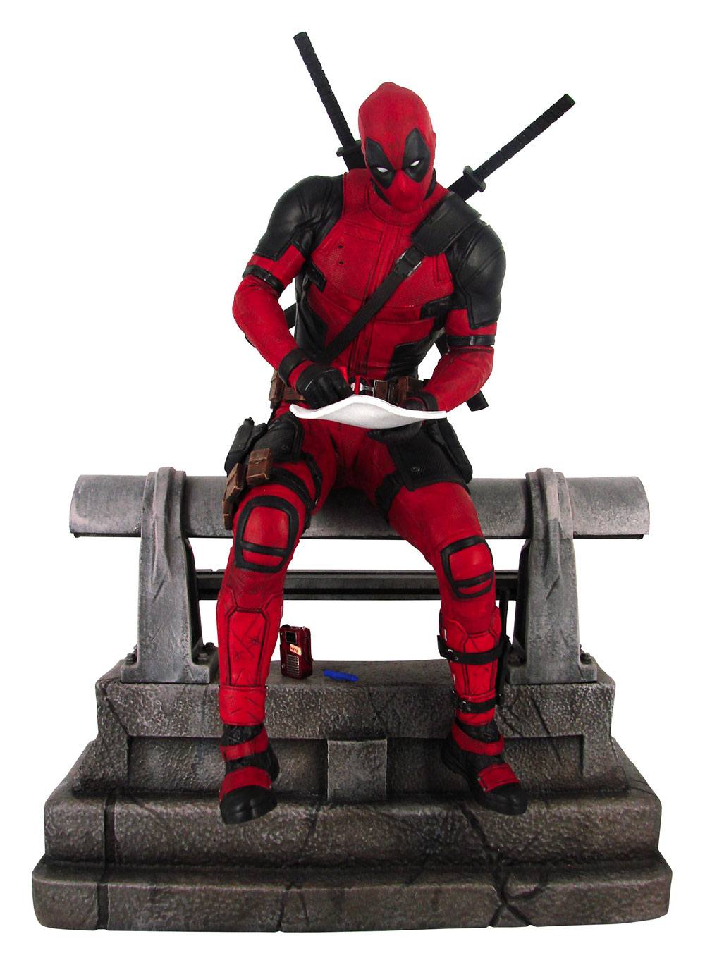 Marvel Movie Premier Collection Statue Deadpool 25 cm - MangaShop.ro