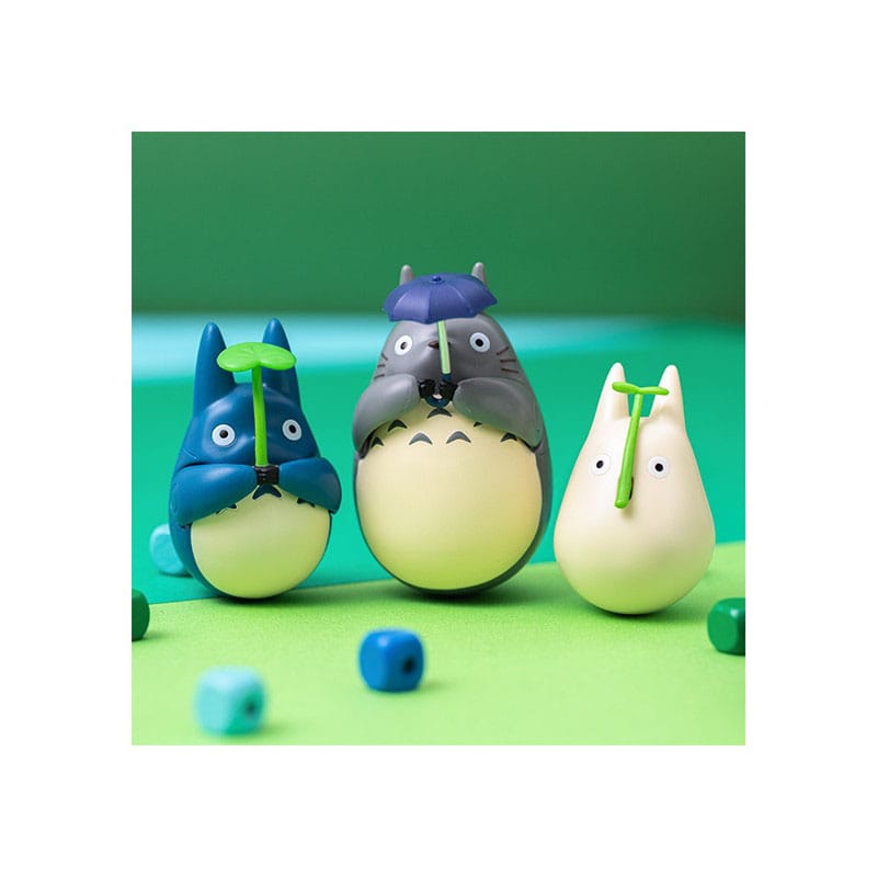 My Neighbor Totoro Round Bottomed Figurine Big Totoro with leaf 7 cm - MangaShop.ro