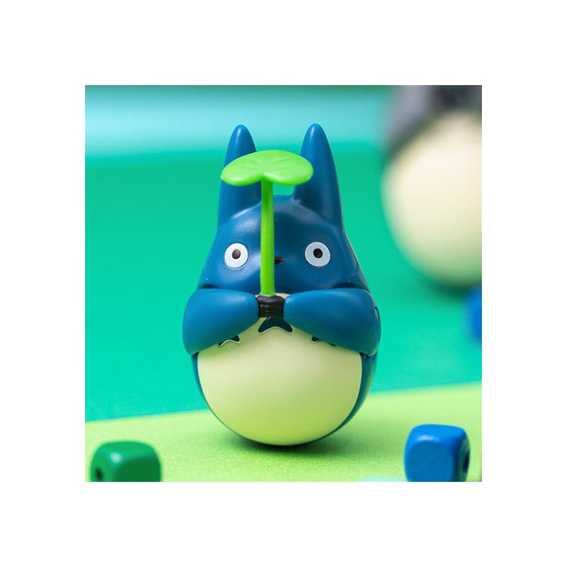 My Neighbor Totoro Round Bottomed Figurine Mid Totoro with leaf 6 cm - MangaShop.ro