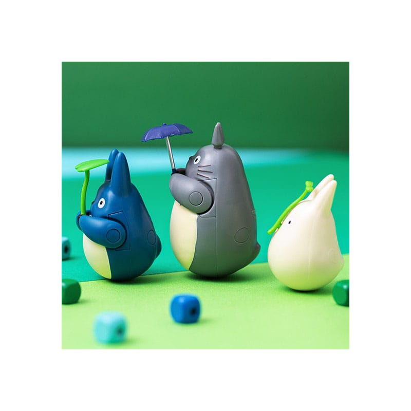 My Neighbor Totoro Round Bottomed Figurine Small Totoro with leaf 5 cm - MangaShop.ro