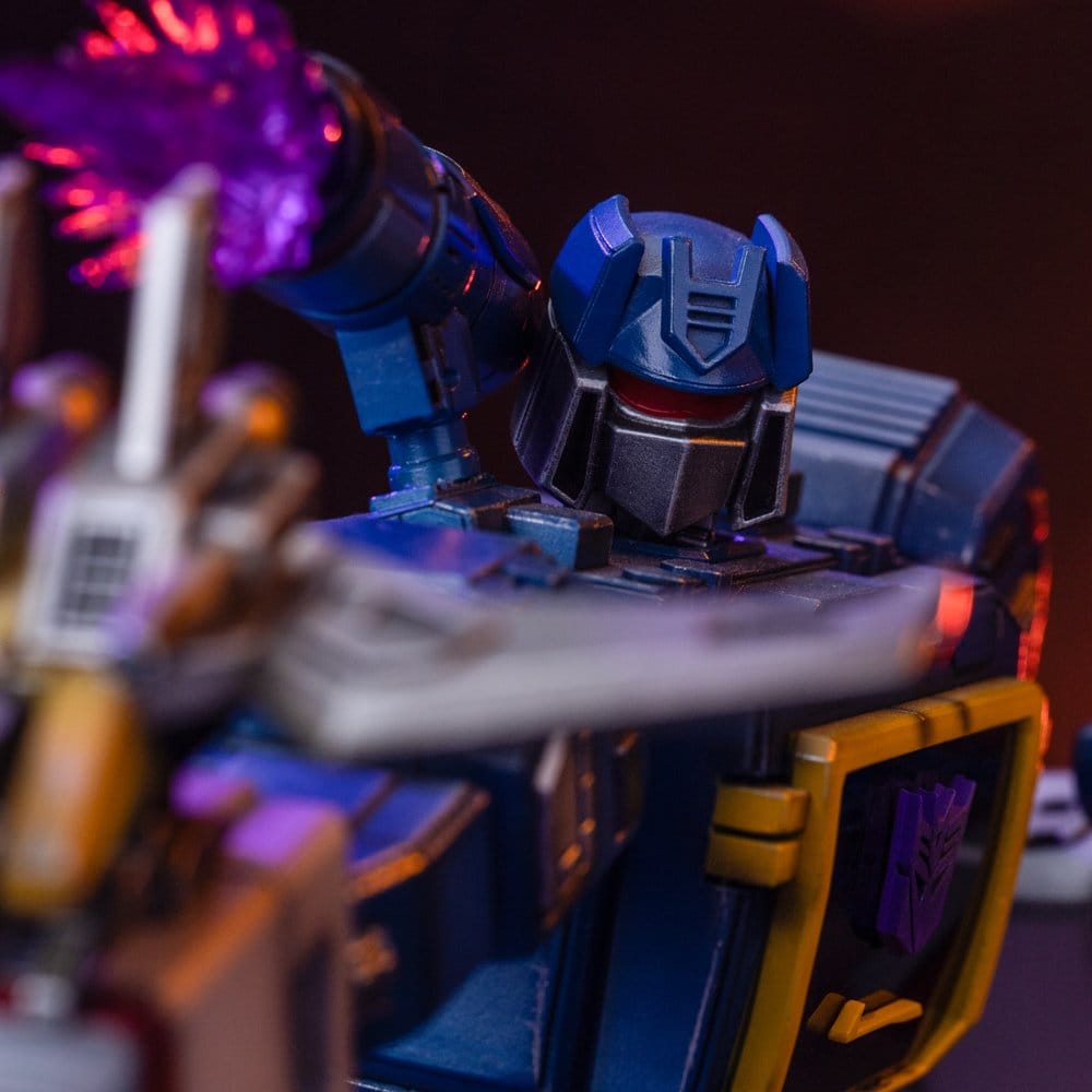 Transformers Demi Scale Statue 1/20 Soundwave 29 cm - MangaShop.ro
