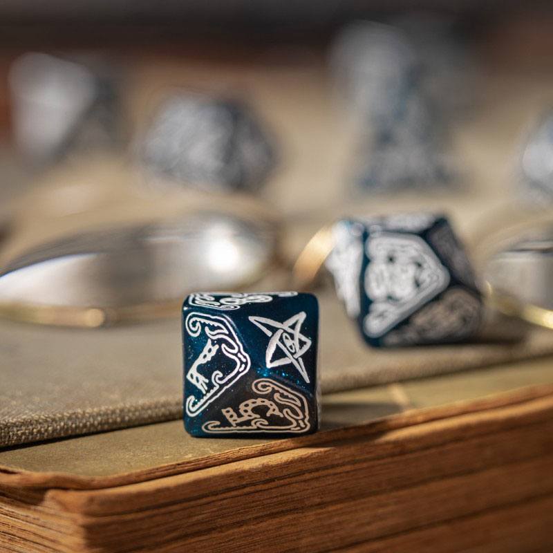 Call of Cthulhu Dice Set Abyssal & White (7) - MangaShop.ro