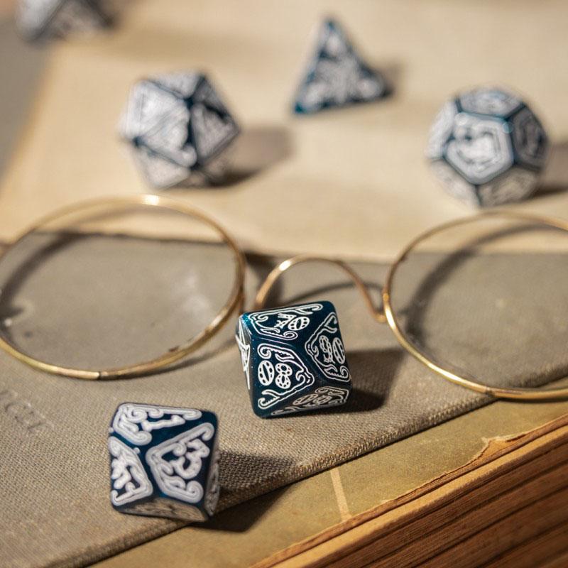 Call of Cthulhu Dice Set Abyssal & White (7) - MangaShop.ro