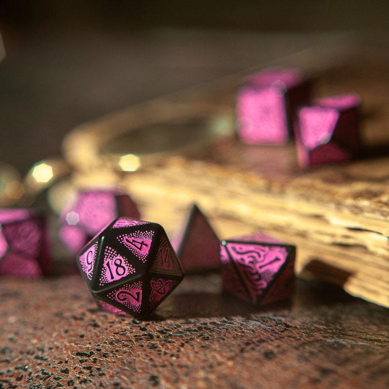 Call of Cthulhu 7th Edition Dice Set Black & Magenta (7) - MangaShop.ro