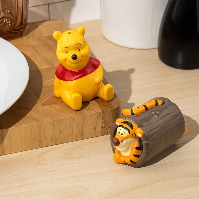 Disney Classics Salt and Pepper Shakers Winnie And Tigger - MangaShop.ro