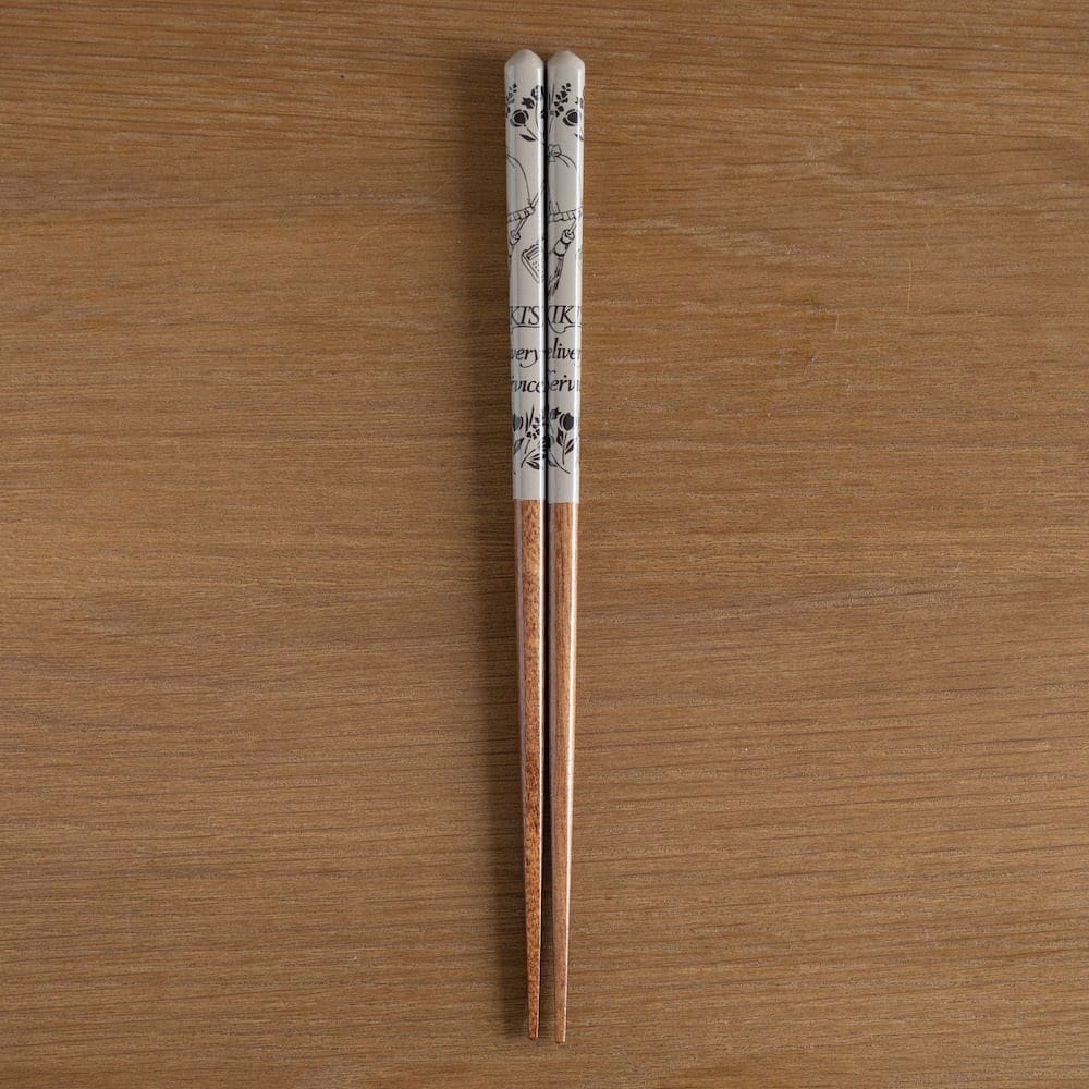 Studio Ghibli lacquered Chopsticks sketches Kiki delivery's service brown 21 cm - MangaShop.ro