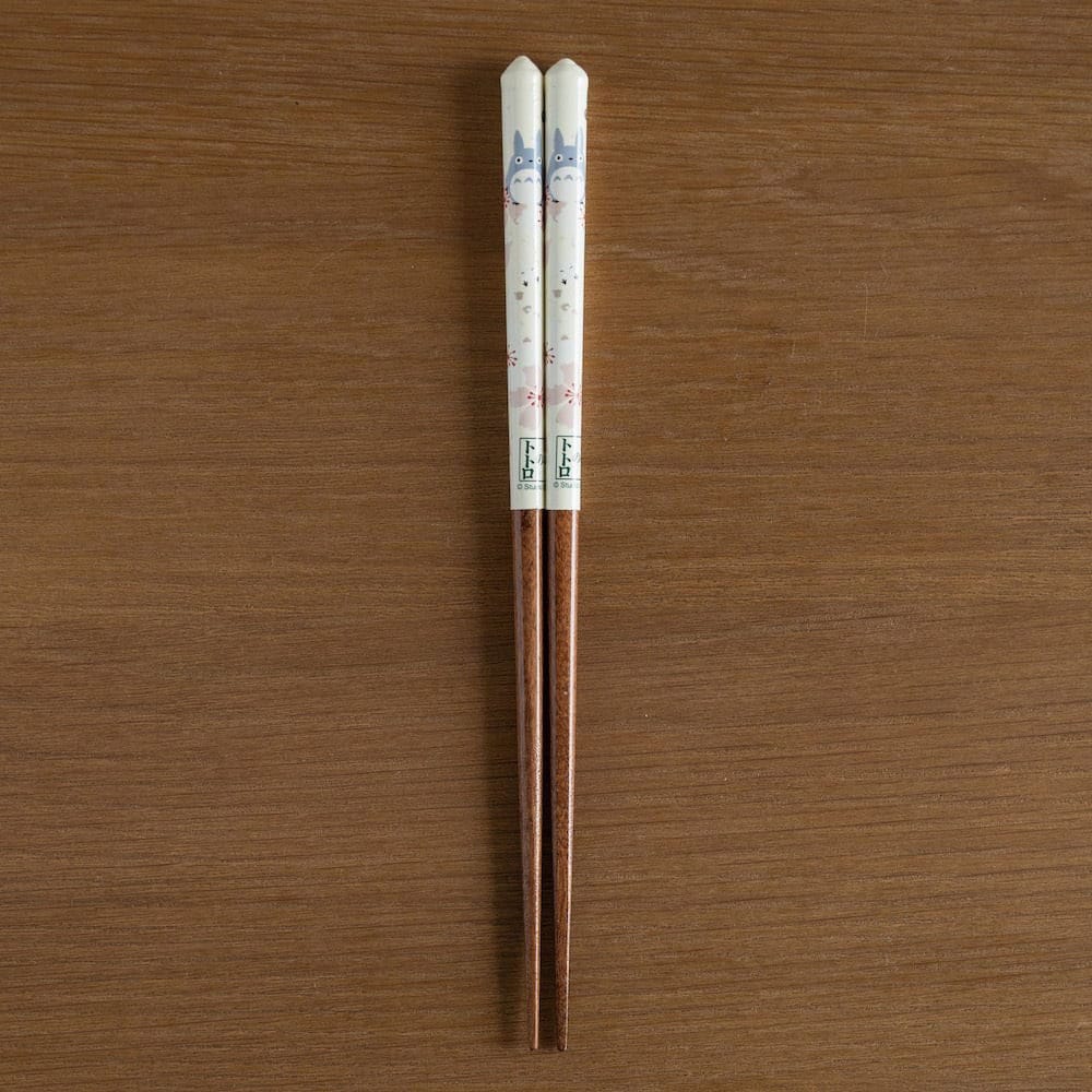 Studio Ghibli lacquered Chopsticks sketches My Neighbor Totoro cherry tree 21 cm - MangaShop.ro