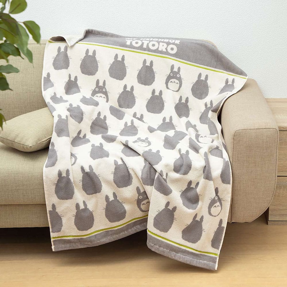 My Neighbor Totoro Fluffy blanket Big Totoro 85 x 115 cm - MangaShop.ro