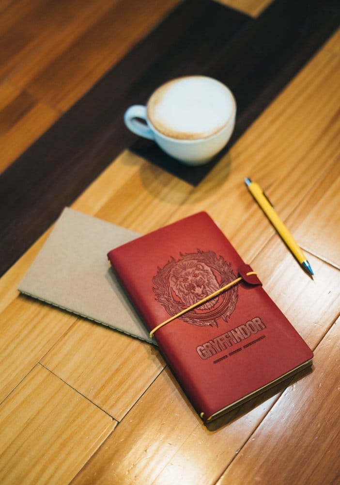 Harry Potter Travel Journal Gryffindor 20  cm - MangaShop.ro