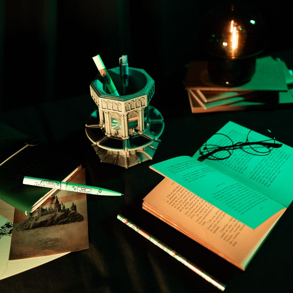 Harry Potter Pencil Holder incl. Stationary Set - MangaShop.ro