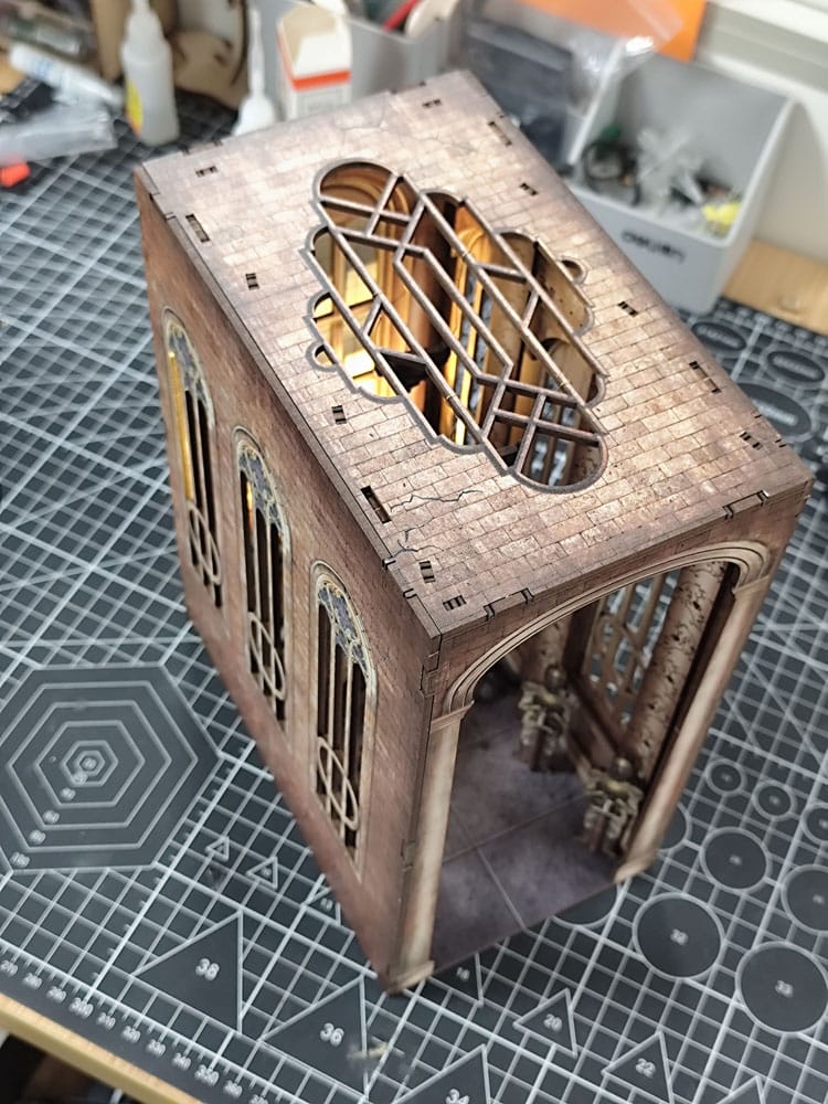 House of the Dragon Tiny Adventures Book Nook Mini Diorama Iron Throne 23 cm - MangaShop.ro