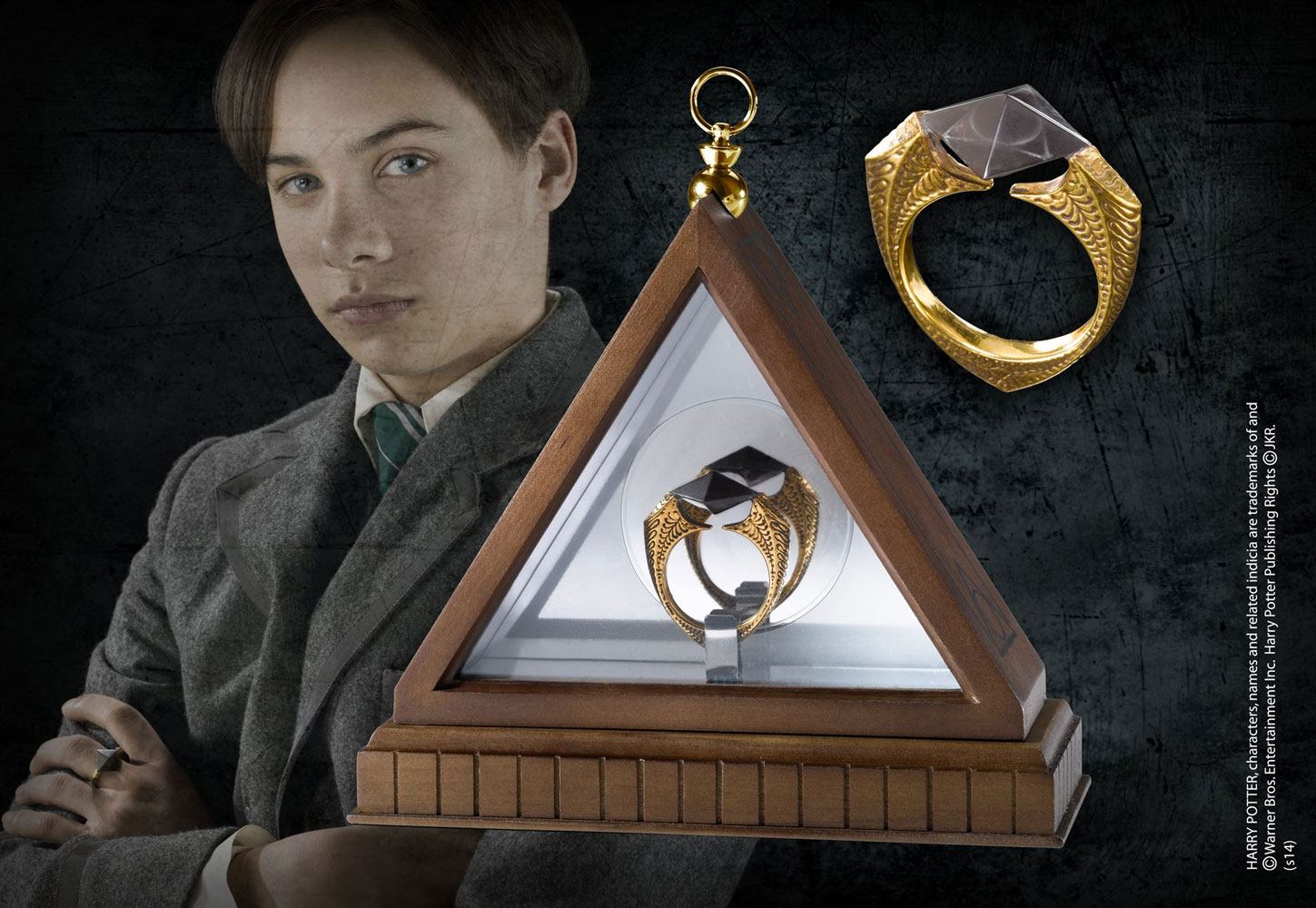 Harry Potter Replica 1/1 Lord Voldemort's Horcrux Ring (gold-plated) - MangaShop.ro