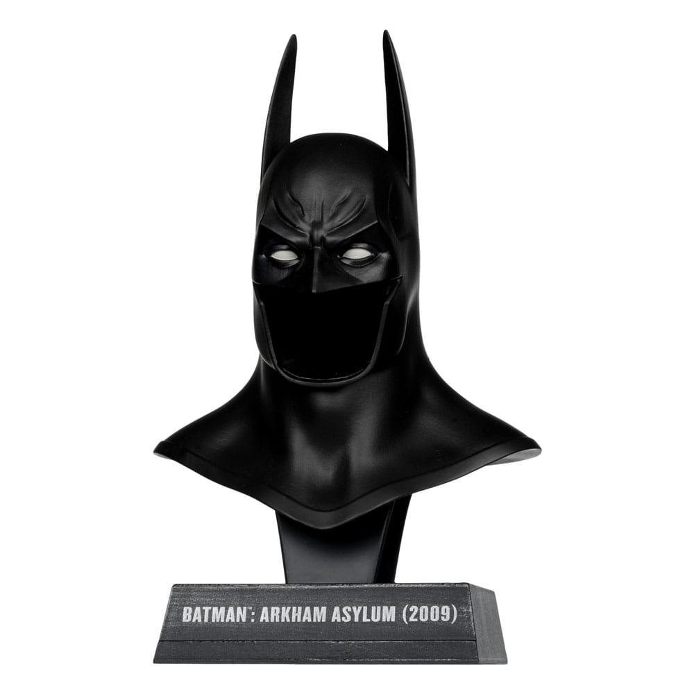 Batman: Arkham Asylum DC Direct Mini Replica 1/3 Batman Cowl 19 cm - MangaShop.ro